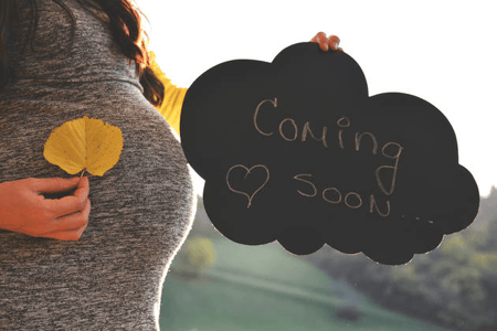 Creative pregnant announcement 